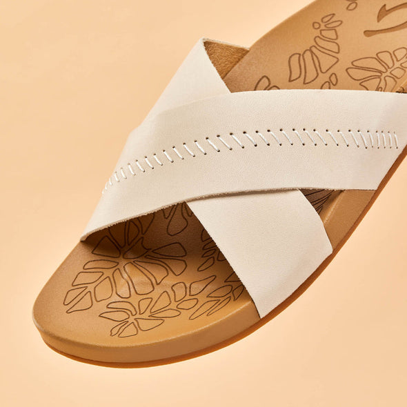 Kīpe‘a ‘Olu Women's Sandals Puka/Tan
