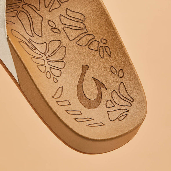 Kīpe‘a ‘Olu Women's Sandals Puka/Tan