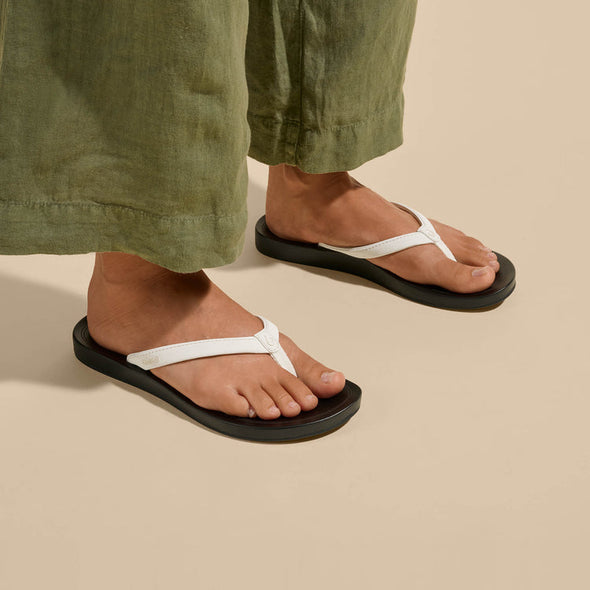 ‘Uiki Women's Sandals Bright White/Lava Rock